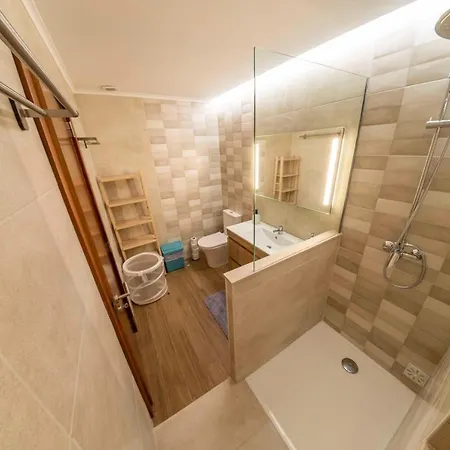 House In Elite Residential Area Of Faro