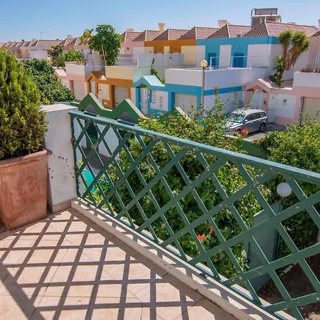 House In Elite Residential Area Of Faro