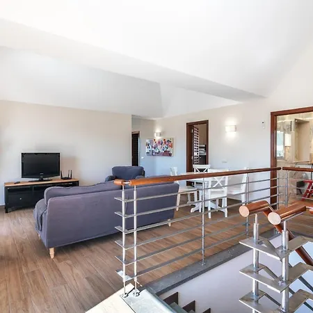 House In Elite Residential Area Of Apartamento